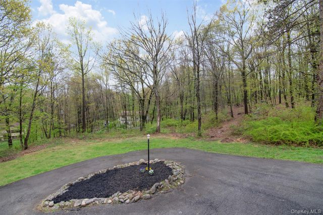16 Oskar Drive, Mahopac, NY 10541