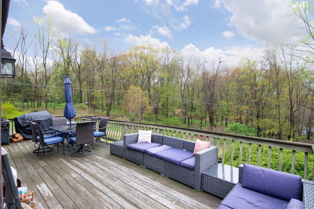 16 Oskar Drive, Mahopac, NY 10541
