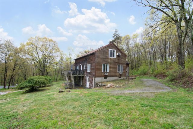 16 Oskar Drive, Mahopac, NY 10541