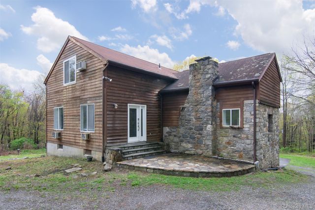 16 Oskar Drive, Mahopac, NY 10541