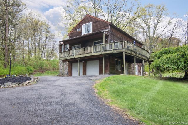 16 Oskar Drive, Mahopac, NY 10541