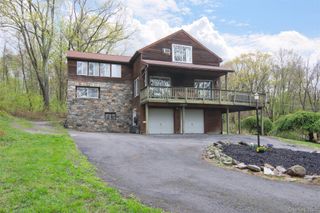 16 Oskar Drive, Mahopac, NY 10541