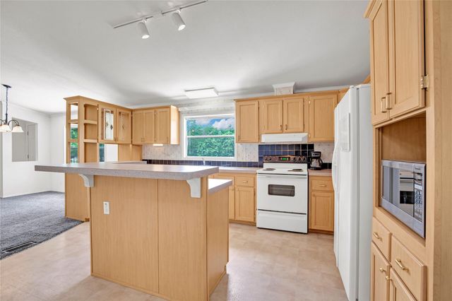 145 Cedar Shade LN, Bastrop, TX 78602