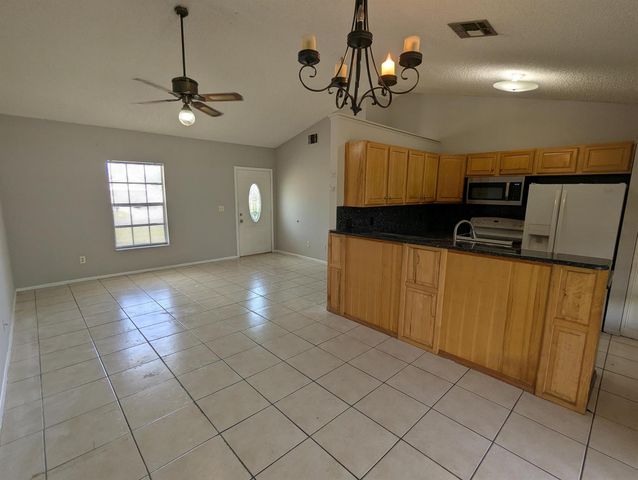 554 SW Lakehurst Drive, Port St. Lucie, FL 34983