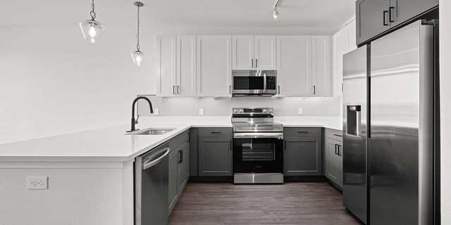 1100 N Zang Boulevard 202, Dallas, TX 75203