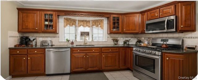 18 yale Place, Lynbrook, NY 11563