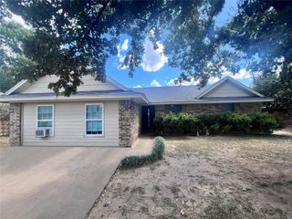 1321 Fairway Drive, Graham, TX 76450