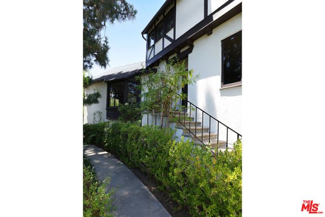 2489 Moreno Drive, Los Angeles, CA 90039