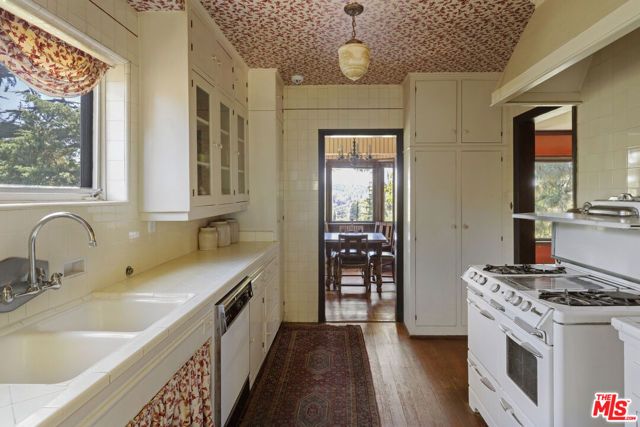 2489 Moreno Drive, Los Angeles, CA 90039