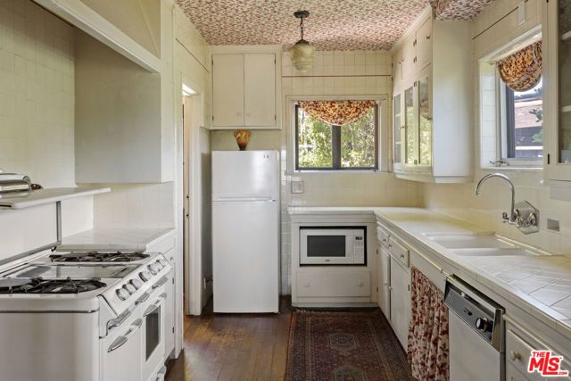 2489 Moreno Drive, Los Angeles, CA 90039