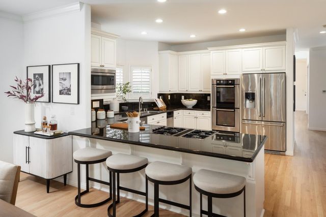 810 Arroyo Court, Palo Alto, CA 94306