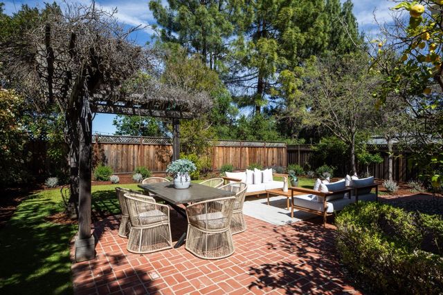 810 Arroyo Court, Palo Alto, CA 94306