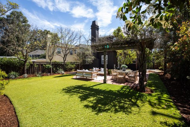 810 Arroyo Court, Palo Alto, CA 94306