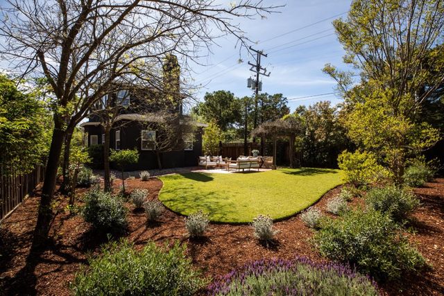 810 Arroyo Court, Palo Alto, CA 94306