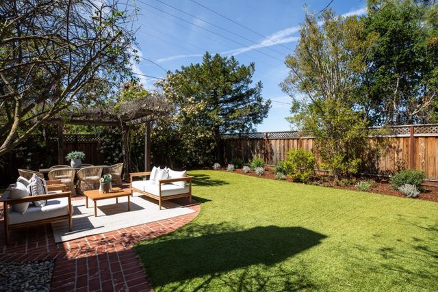 810 Arroyo Court, Palo Alto, CA 94306