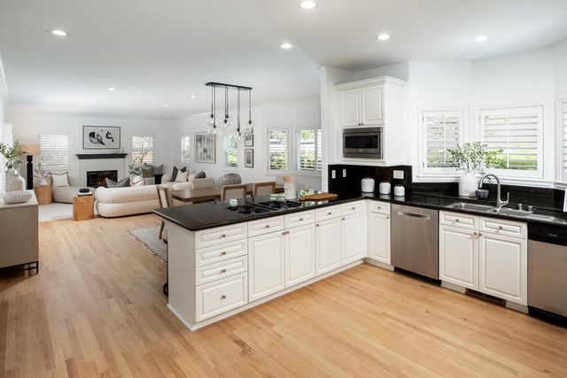 810 Arroyo Court, Palo Alto, CA 94306