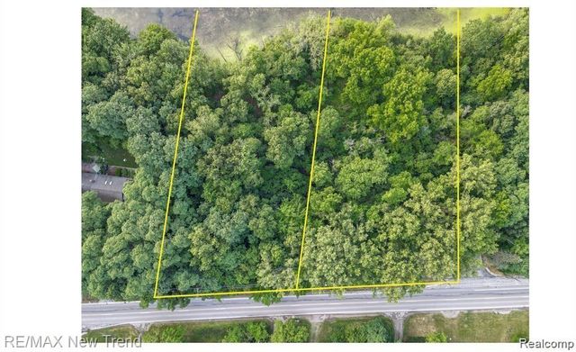 6140 Pontiac Trail, West Bloomfield, MI 48323