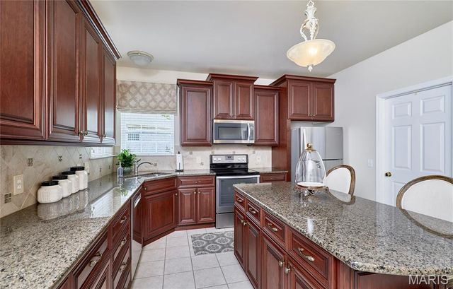 3214 Bear Tracks Drive, Wentzville, MO 63385