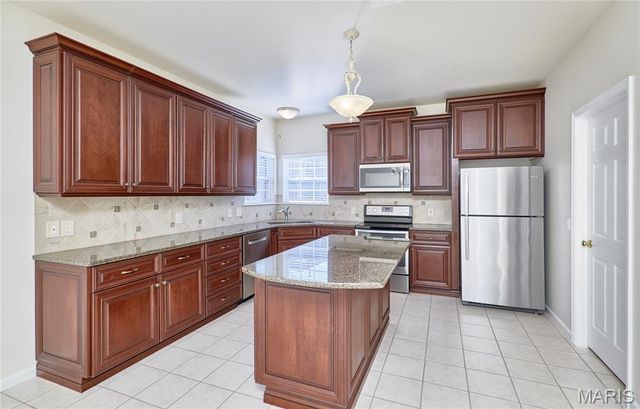 3214 Bear Tracks Drive, Wentzville, MO 63385