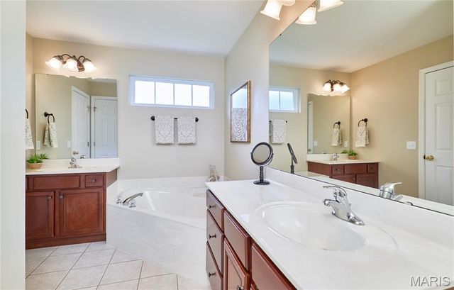 3214 Bear Tracks Drive, Wentzville, MO 63385
