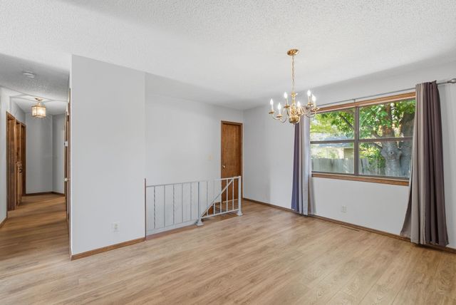401 N Oak Forest Ln, Derby, KS 67037