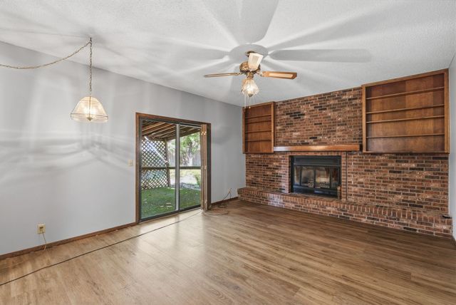 401 N Oak Forest Ln, Derby, KS 67037