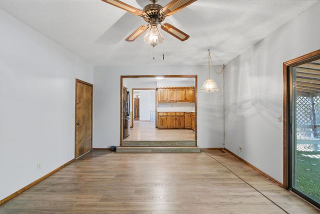 401 N Oak Forest Ln, Derby, KS 67037
