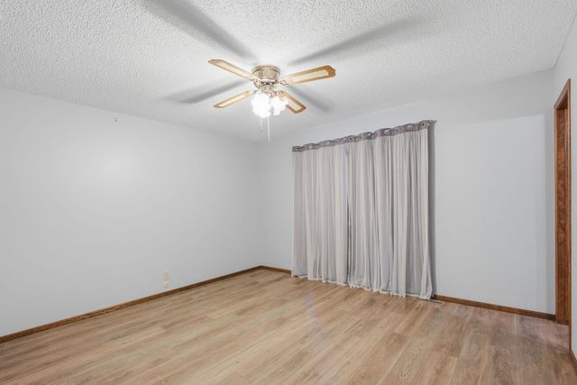 401 N Oak Forest Ln, Derby, KS 67037