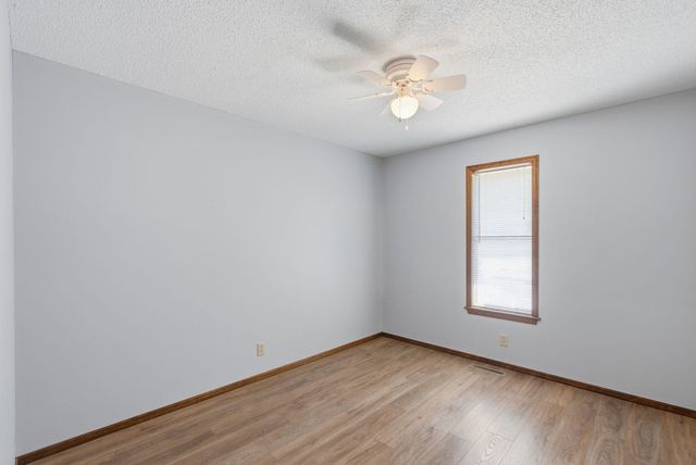 401 N Oak Forest Ln, Derby, KS 67037