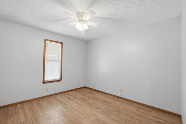 401 N Oak Forest Ln, Derby, KS 67037