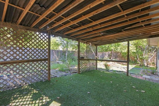 401 N Oak Forest Ln, Derby, KS 67037