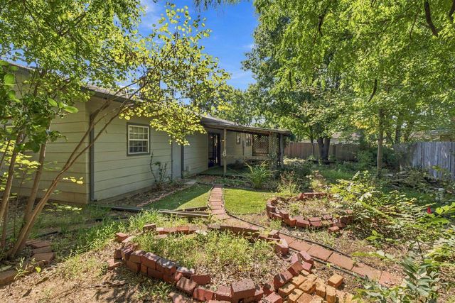 401 N Oak Forest Ln, Derby, KS 67037