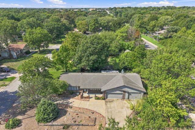 401 N Oak Forest Ln, Derby, KS 67037