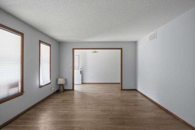 401 N Oak Forest Ln, Derby, KS 67037