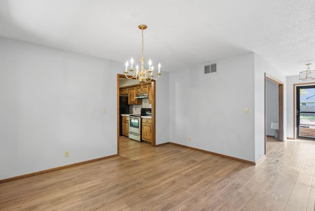 401 N Oak Forest Ln, Derby, KS 67037
