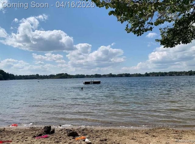 3363 Blasser Drive, Lake Orion, MI 48359