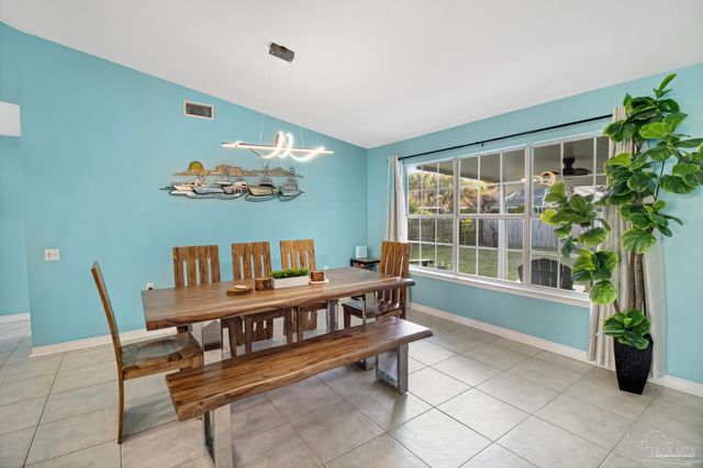 1675 Winding Shore Dr, Gulf Breeze, FL 32563