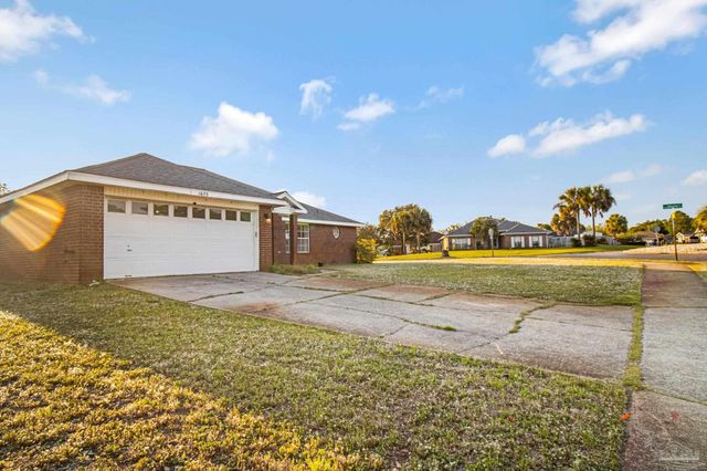 1675 Winding Shore Dr, Gulf Breeze, FL 32563
