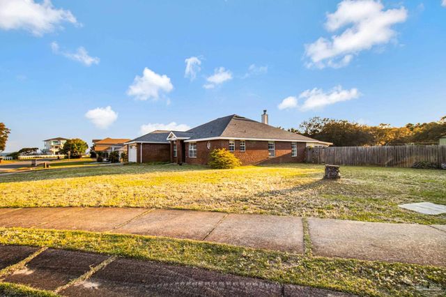 1675 Winding Shore Dr, Gulf Breeze, FL 32563