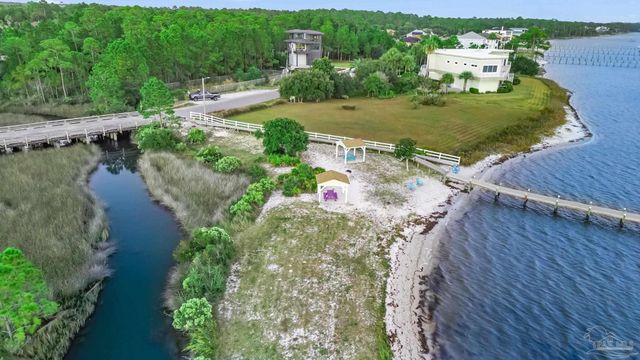1675 Winding Shore Dr, Gulf Breeze, FL 32563