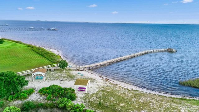1675 Winding Shore Dr, Gulf Breeze, FL 32563