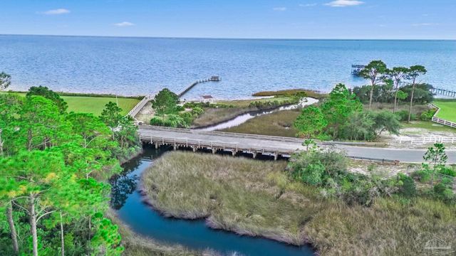1675 Winding Shore Dr, Gulf Breeze, FL 32563