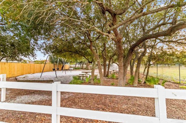 1675 Winding Shore Dr, Gulf Breeze, FL 32563