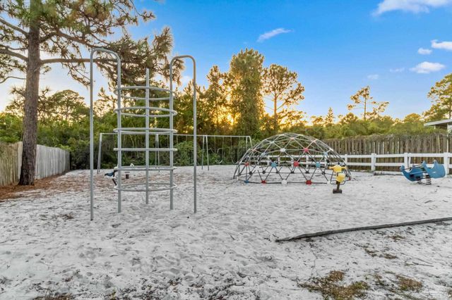 1675 Winding Shore Dr, Gulf Breeze, FL 32563