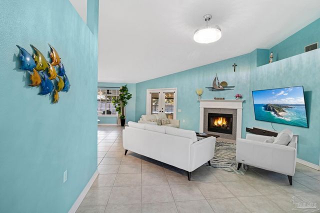 1675 Winding Shore Dr, Gulf Breeze, FL 32563