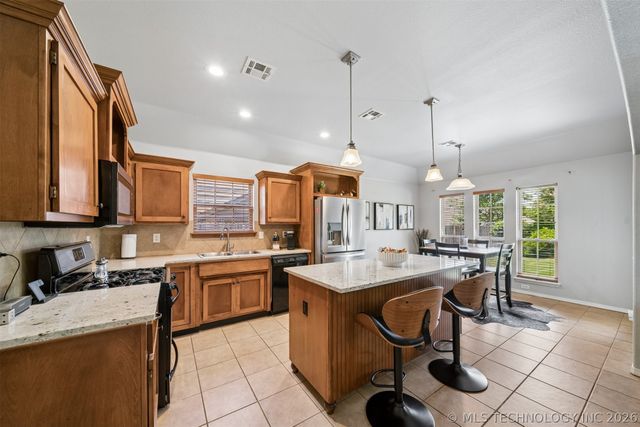 2401 W Pensacola Street, Broken Arrow, OK 74011