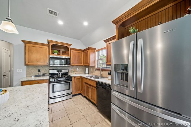 2401 W Pensacola Street, Broken Arrow, OK 74011