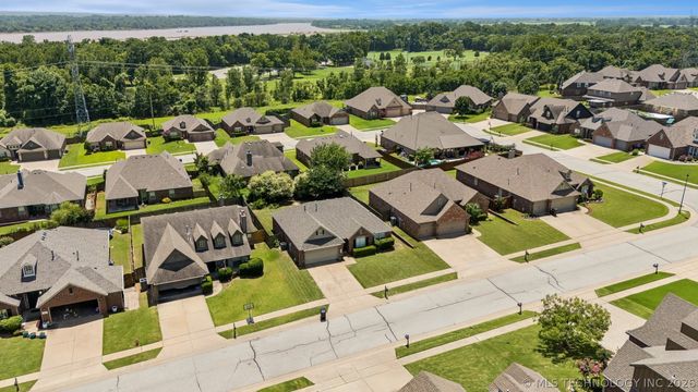 2401 W Pensacola Street, Broken Arrow, OK 74011