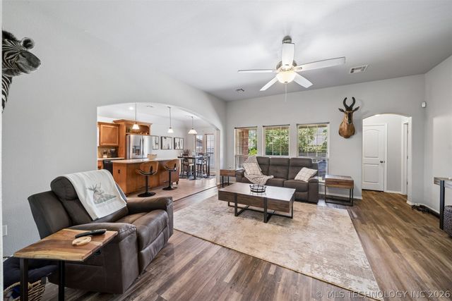 2401 W Pensacola Street, Broken Arrow, OK 74011