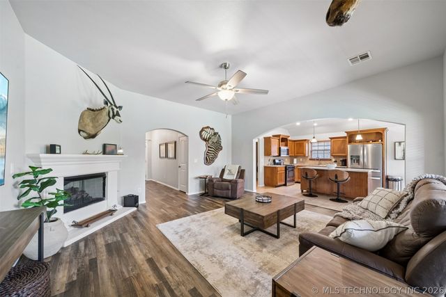 2401 W Pensacola Street, Broken Arrow, OK 74011